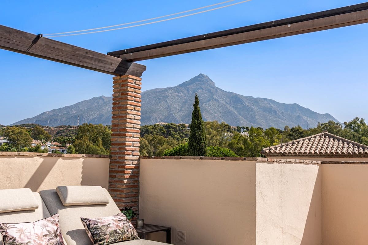 3 makuuhuone Huoneisto myytävänä paikassa Nueva Andalucia mukana uima-altaan - 1 149 000 € (Ref: 10034676)