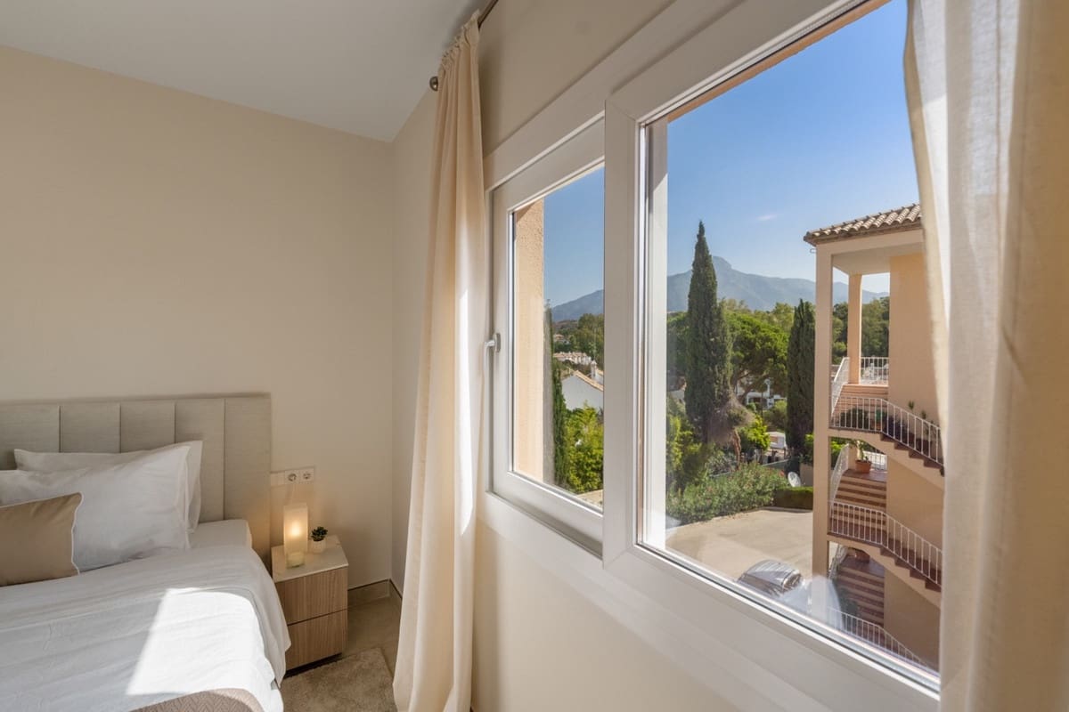 3 makuuhuone Huoneisto myytävänä paikassa Nueva Andalucia mukana uima-altaan - 1 149 000 € (Ref: 10034676)