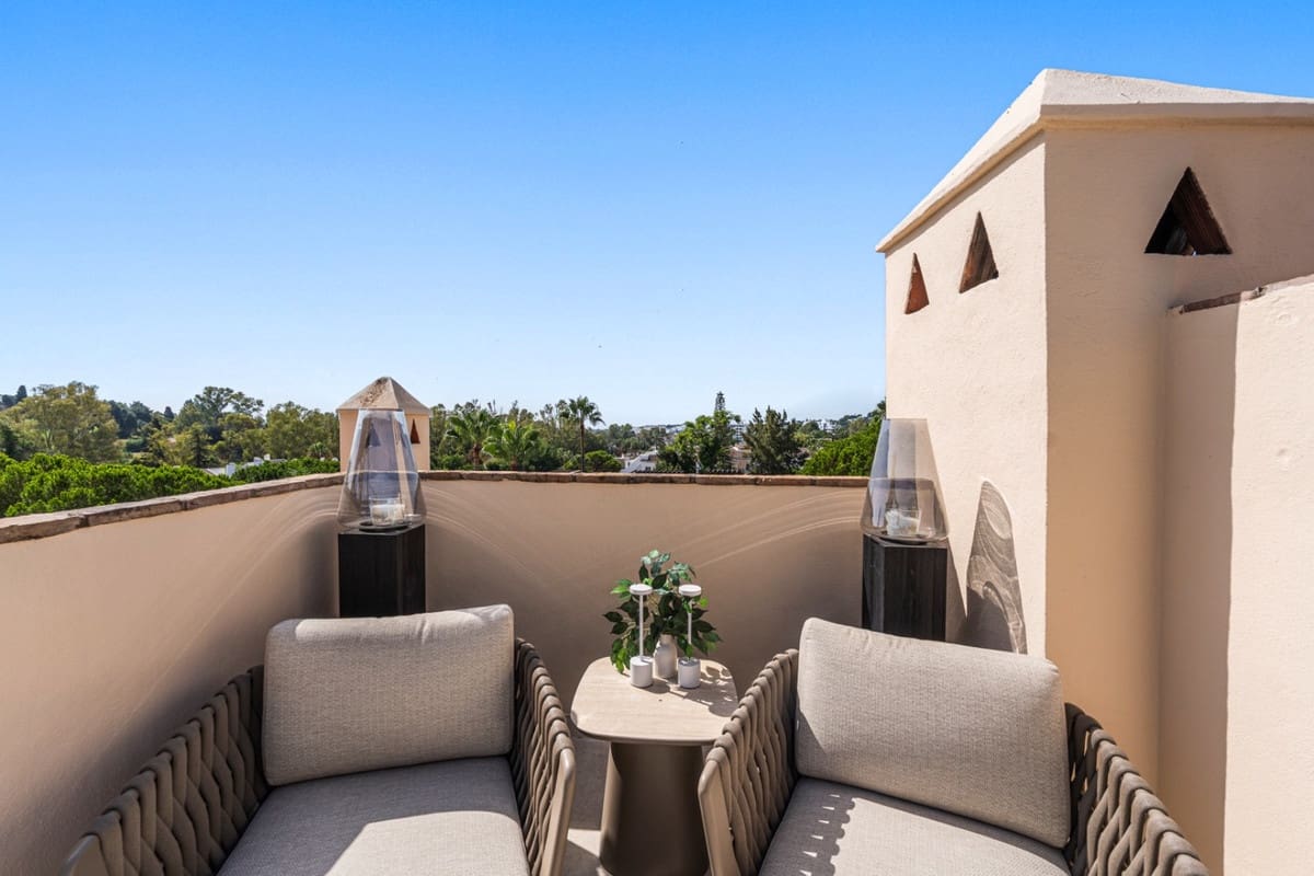 3 makuuhuone Huoneisto myytävänä paikassa Nueva Andalucia mukana uima-altaan - 1 149 000 € (Ref: 10034676)