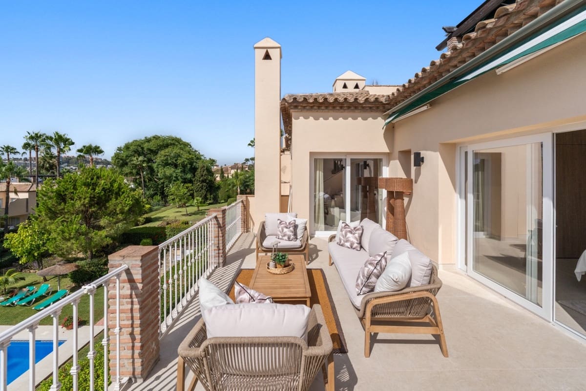 3 makuuhuone Huoneisto myytävänä paikassa Nueva Andalucia mukana uima-altaan - 1 149 000 € (Ref: 10034676)