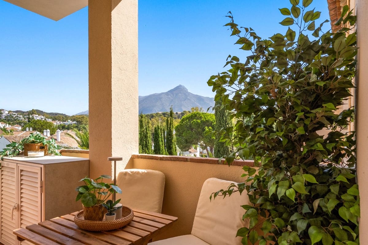 3 makuuhuone Huoneisto myytävänä paikassa Nueva Andalucia mukana uima-altaan - 1 149 000 € (Ref: 10034676)