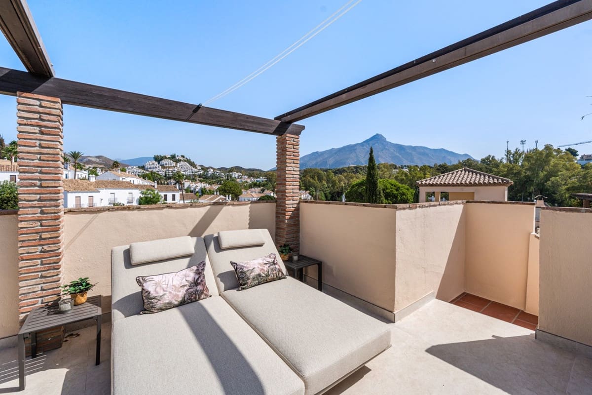 3 makuuhuone Huoneisto myytävänä paikassa Nueva Andalucia mukana uima-altaan - 1 149 000 € (Ref: 10034676)