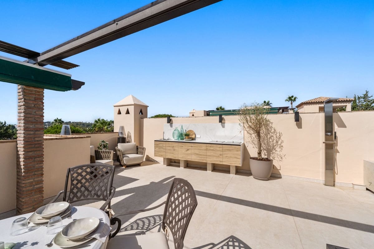 3 makuuhuone Huoneisto myytävänä paikassa Nueva Andalucia mukana uima-altaan - 1 149 000 € (Ref: 10034676)