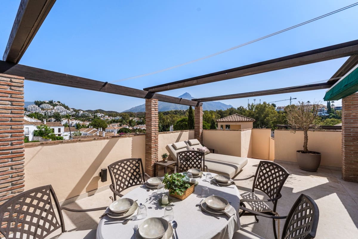 3 makuuhuone Huoneisto myytävänä paikassa Nueva Andalucia mukana uima-altaan - 1 149 000 € (Ref: 10034676)