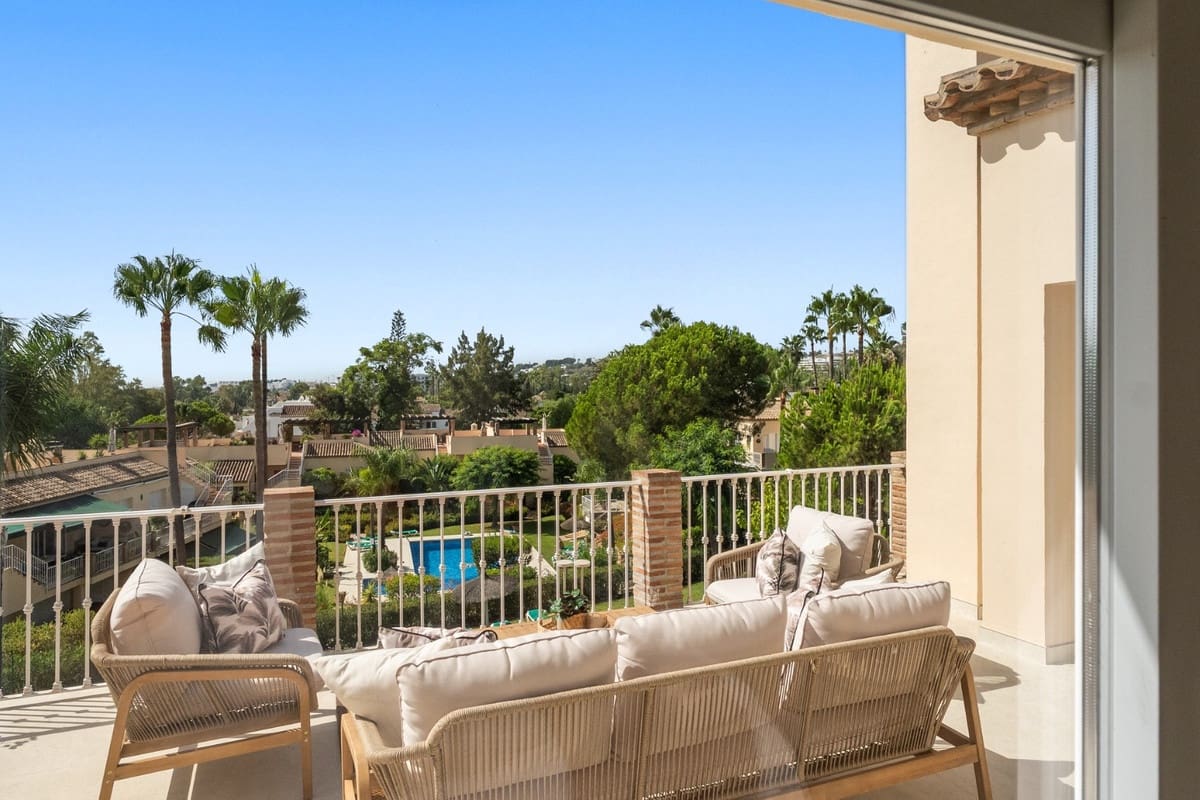 3 makuuhuone Huoneisto myytävänä paikassa Nueva Andalucia mukana uima-altaan - 1 149 000 € (Ref: 10034676)