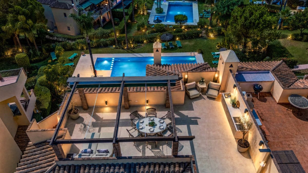 3 makuuhuone Huoneisto myytävänä paikassa Nueva Andalucia mukana uima-altaan - 1 149 000 € (Ref: 10034676)