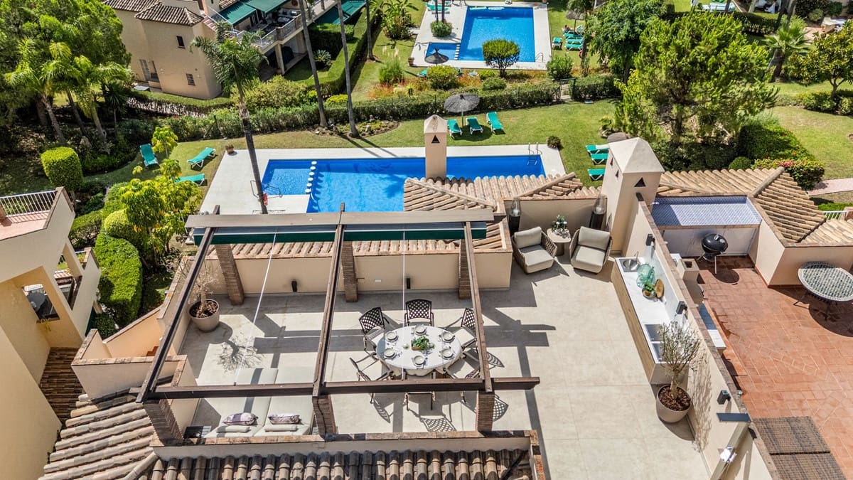 3 makuuhuone Huoneisto myytävänä paikassa Nueva Andalucia mukana uima-altaan - 1 149 000 € (Ref: 10034676)