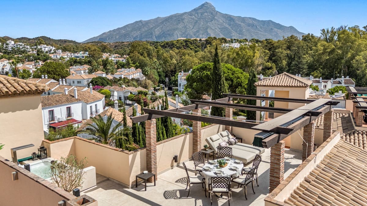 3 makuuhuone Huoneisto myytävänä paikassa Nueva Andalucia mukana uima-altaan - 1 149 000 € (Ref: 10034676)
