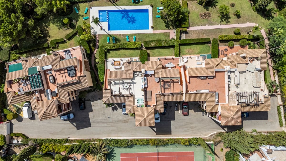 3 makuuhuone Huoneisto myytävänä paikassa Nueva Andalucia mukana uima-altaan - 1 149 000 € (Ref: 10034676)