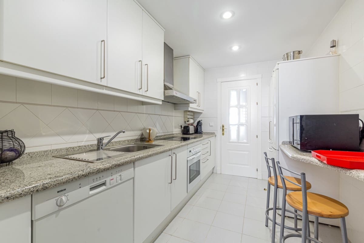 3 bedroom Apartment for sale in Los Arqueros with pool - € 550,000 (Ref: 10034677)