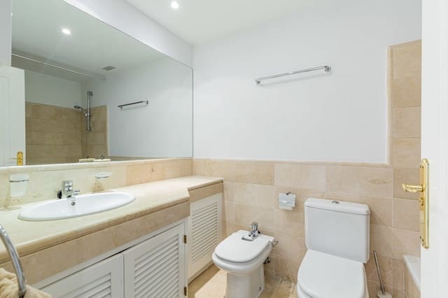 3 sypialnia Apartament na sprzedaż w Los Arqueros, Benahavís z basenem - 550 000 € (Ref: 10034677)