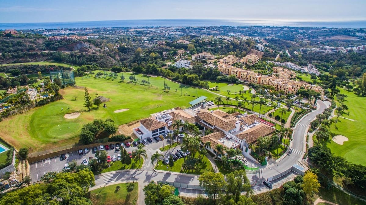 3 bedroom Apartment for sale in Los Arqueros with pool - € 550,000 (Ref: 10034677)