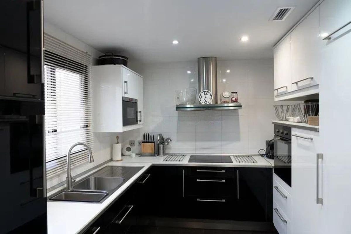 4 bedroom Townhouse for sale in San Pedro de Alcantara with pool - € 950,000 (Ref: 10035817)