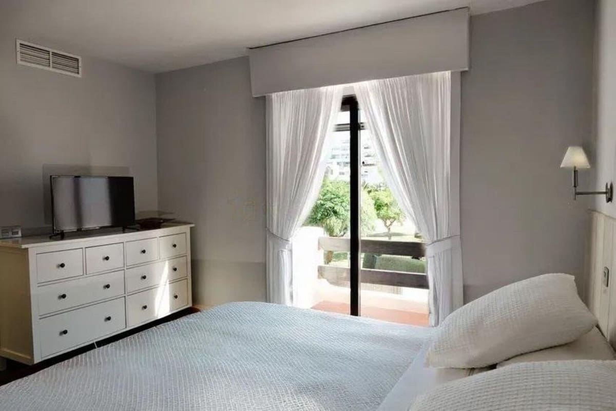 4 bedroom Townhouse for sale in San Pedro de Alcantara with pool - € 950,000 (Ref: 10035817)