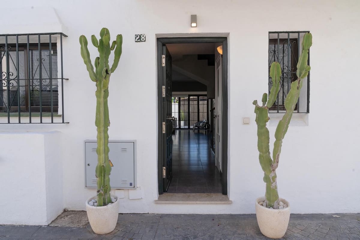 4 Zimmer Haus zu verkaufen in San Pedro de Alcantara mit Pool - 950.000 € (Ref: 10035817)