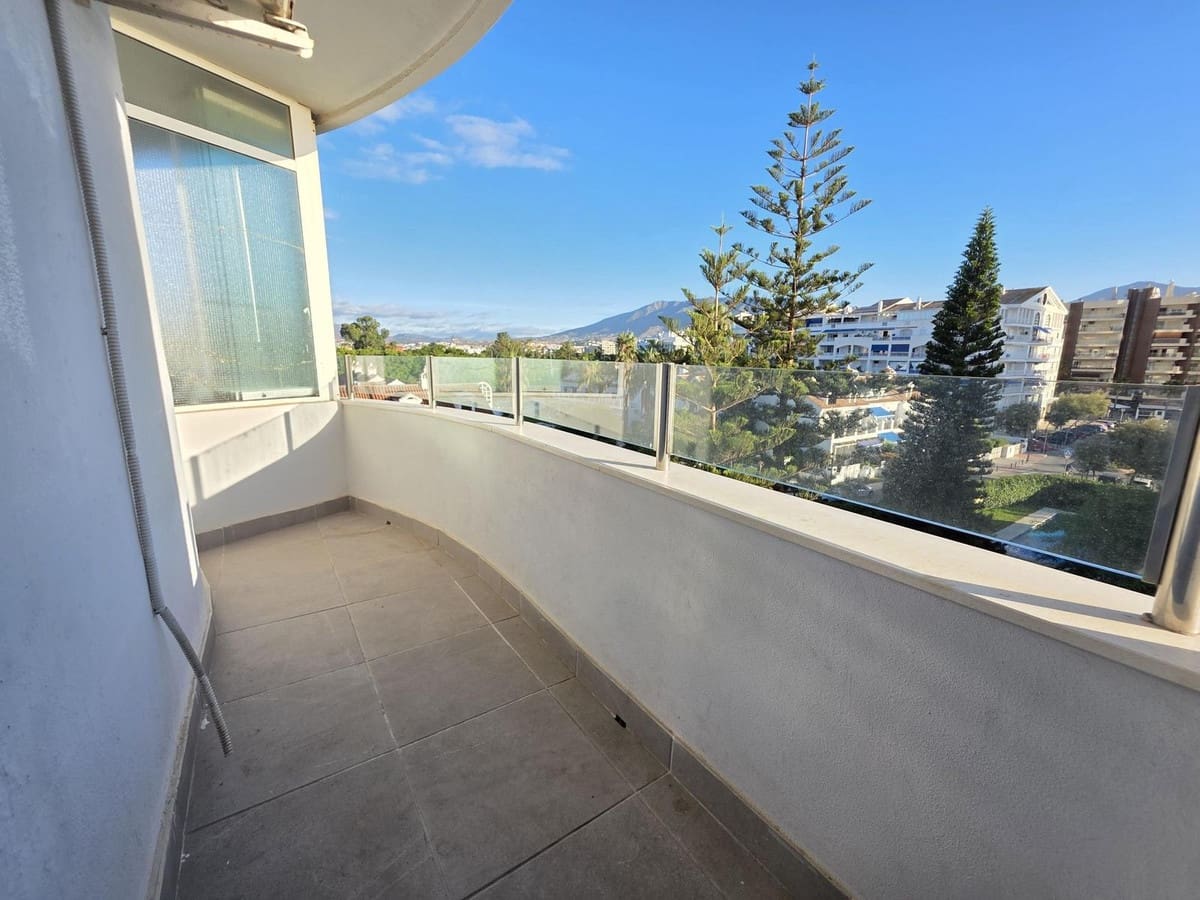 2 bedroom Apartment for sale in Fuengirola with pool - € 359,000 (Ref: 10035819)