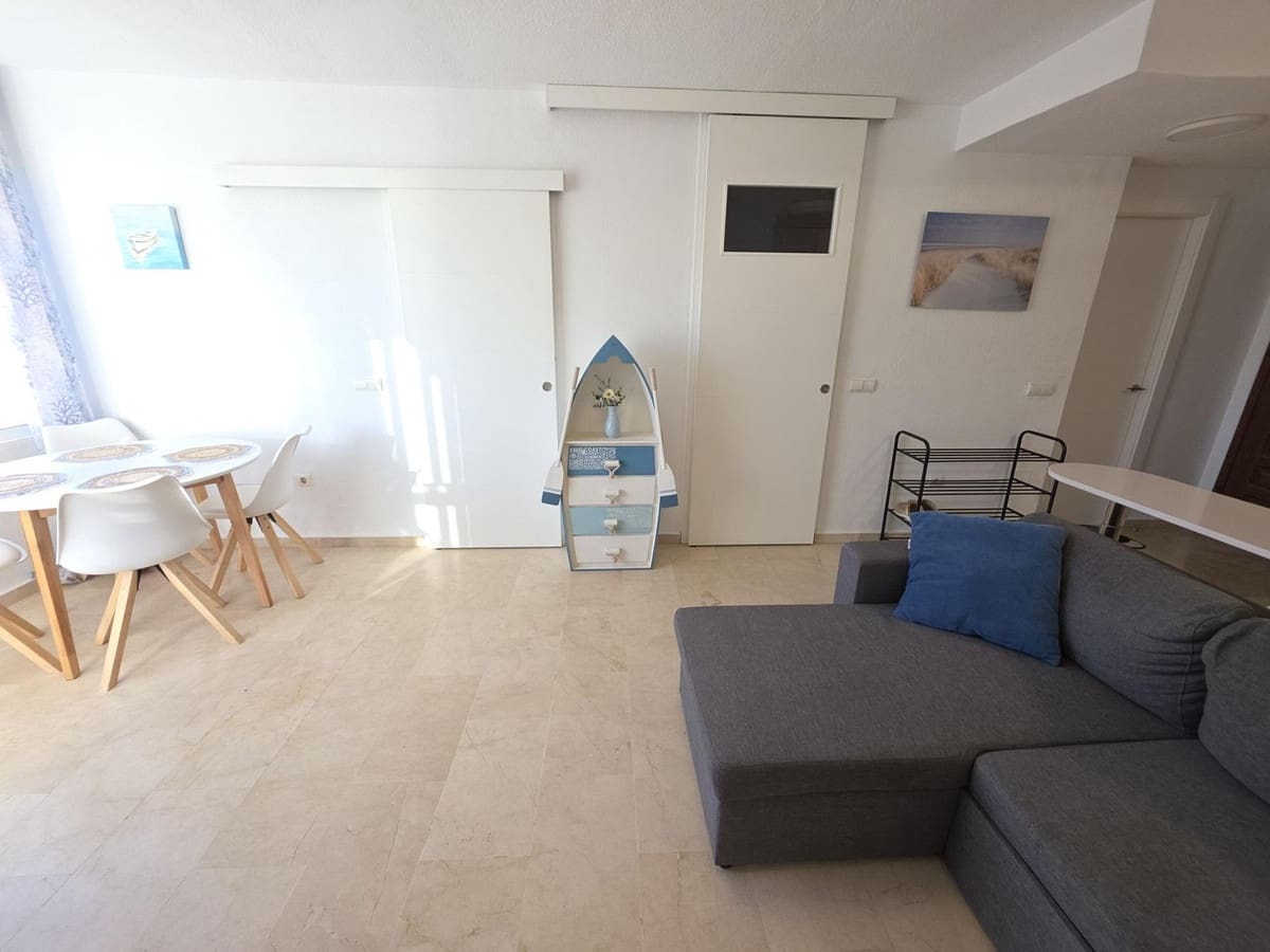 2 bedroom Apartment for sale in Fuengirola with pool - € 359,000 (Ref: 10035819)
