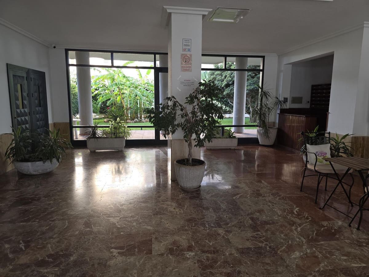 2 bedroom Apartment for sale in Fuengirola with pool - € 359,000 (Ref: 10035819)