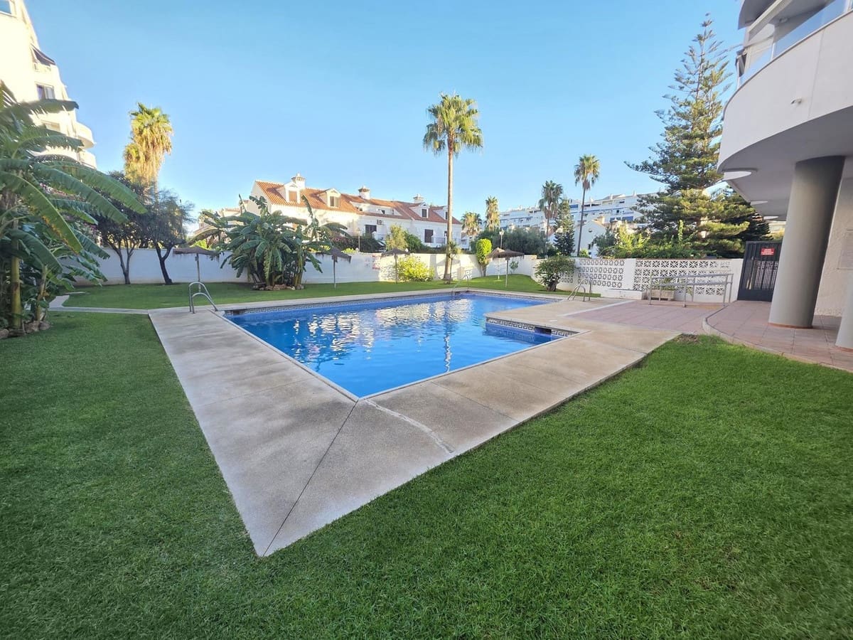 2 bedroom Apartment for sale in Fuengirola with pool - € 359,000 (Ref: 10035819)