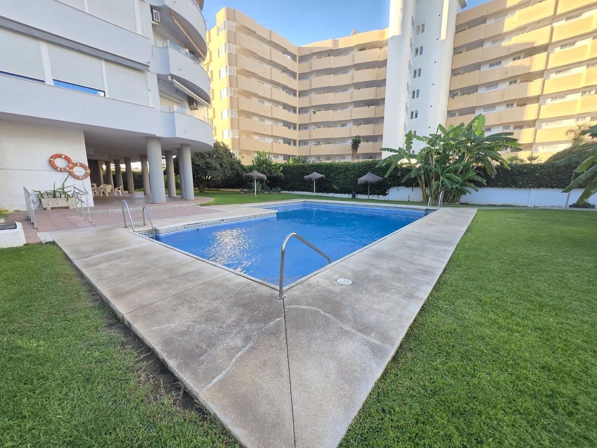 2 bedroom Apartment for sale in Fuengirola with pool - € 359,000 (Ref: 10035819)