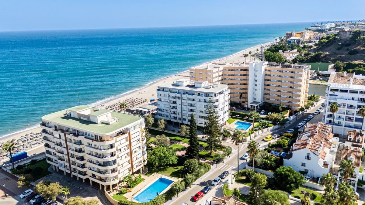 2 bedroom Apartment for sale in Fuengirola with pool - € 359,000 (Ref: 10035819)