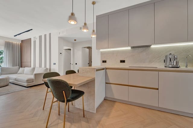 2 slaapkamer Appartement te koop in Costalita, Estepona met zwembad - € 715.000 (Ref: 10035822)