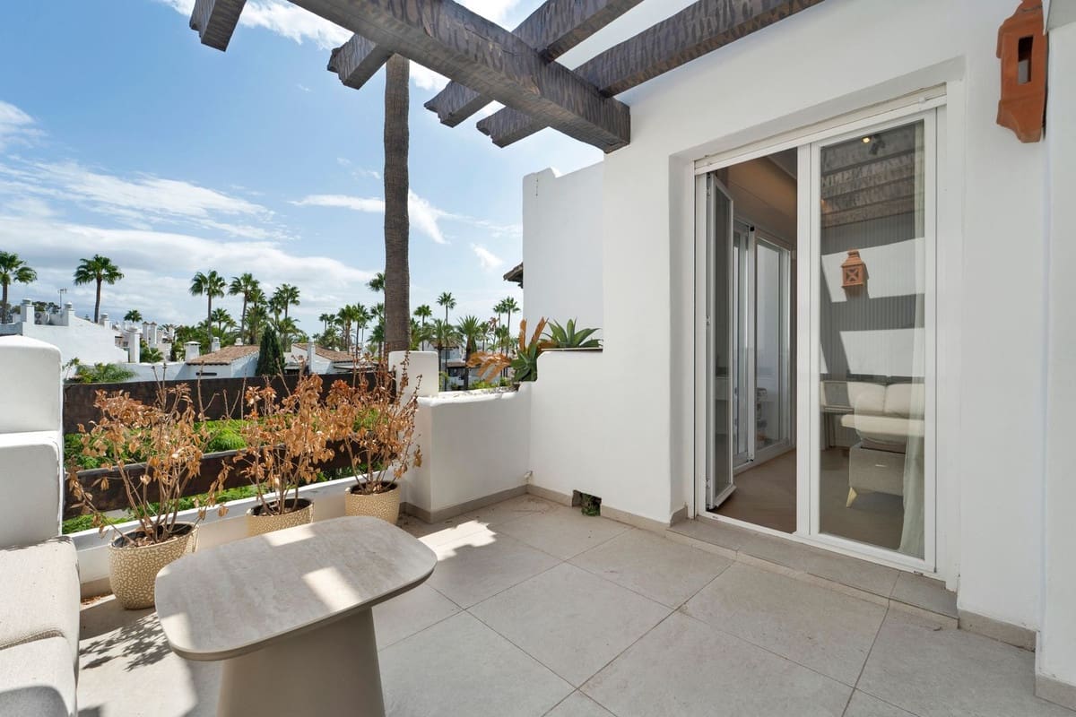 2 slaapkamer Appartement te koop in Costalita met zwembad - € 715.000 (Ref: 10035822)