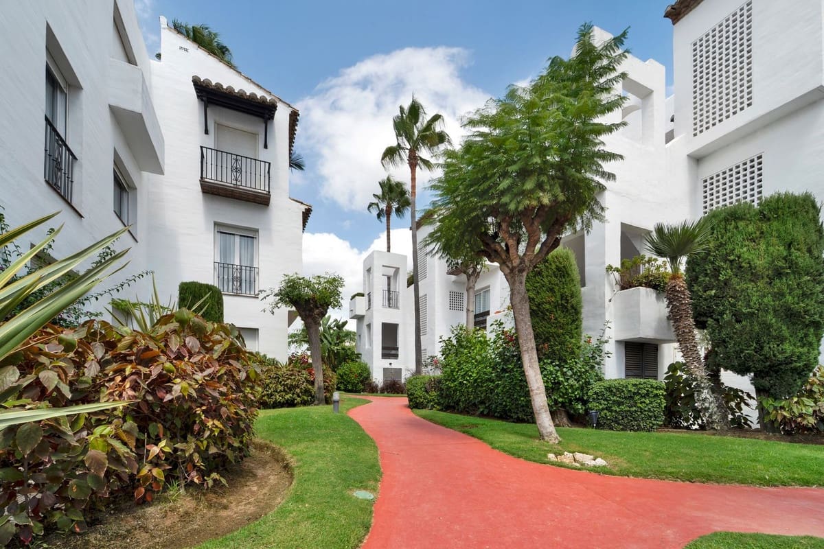 2 slaapkamer Appartement te koop in Costalita met zwembad - € 715.000 (Ref: 10035822)