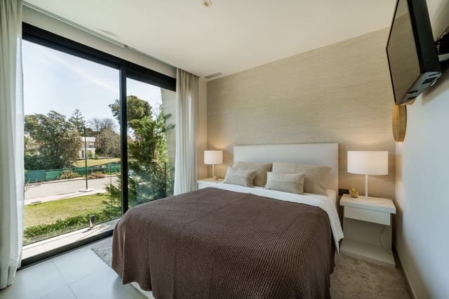 5 Zimmer Doppelhaus zu verkaufen in Puerto Banus, Marbella mit Pool - 2.585.000 € (Ref: 10035823)