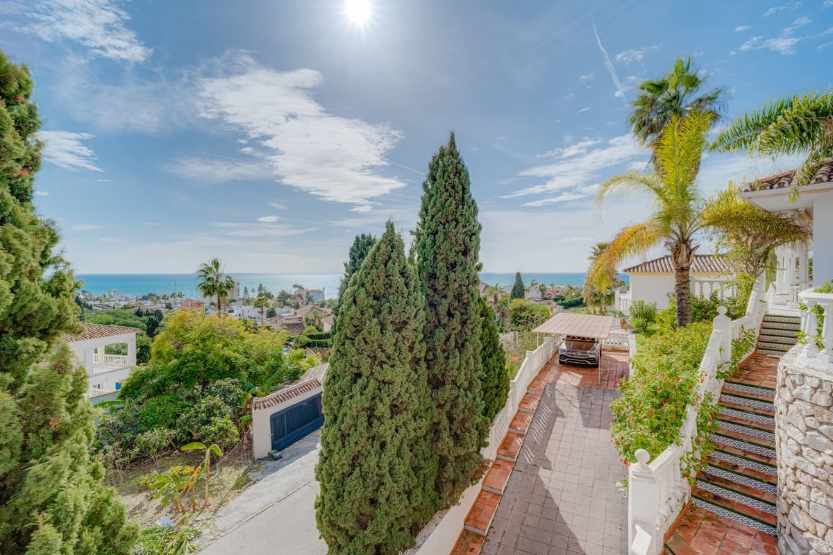 Chalet de 3 habitaciones en Riviera del Sol en venta con piscina - 950.000 € (Ref: 10035824)
