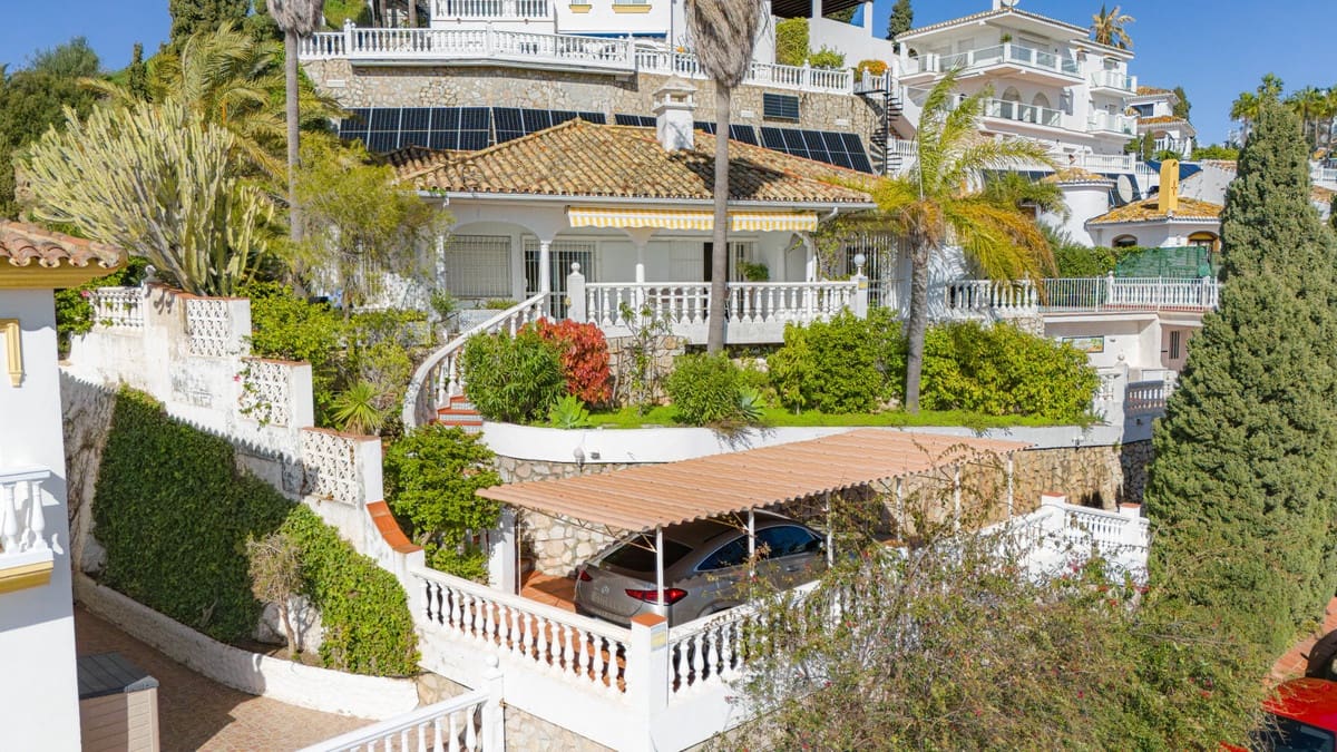 Chalet de 3 habitaciones en Riviera del Sol en venta con piscina - 950.000 € (Ref: 10035824)