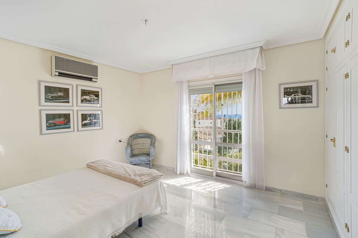 Chalet de 3 habitaciones en Riviera del Sol en venta con piscina - 950.000 € (Ref: 10035824)