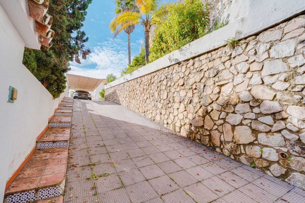 Chalet de 3 habitaciones en Riviera del Sol en venta con piscina - 950.000 € (Ref: 10035824)
