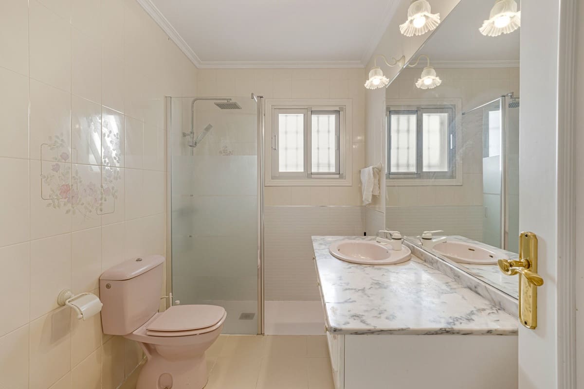 Chalet de 3 habitaciones en Riviera del Sol en venta con piscina - 950.000 € (Ref: 10035824)