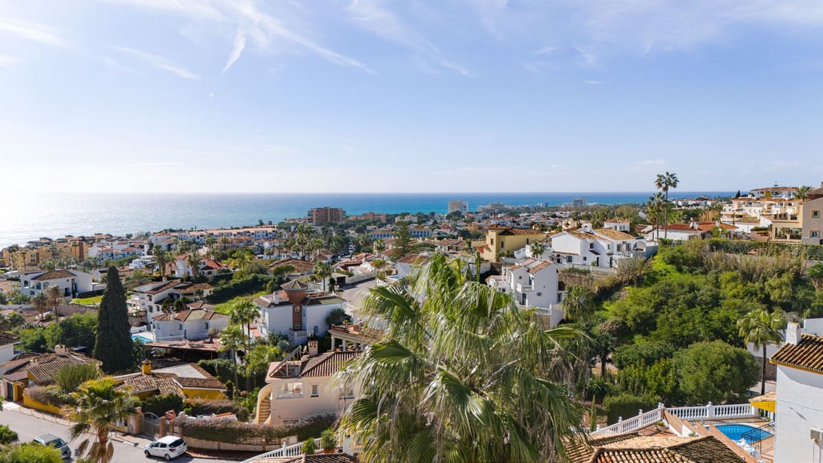 Chalet de 3 habitaciones en Riviera del Sol en venta con piscina - 950.000 € (Ref: 10035824)