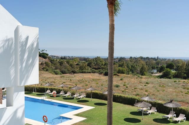 3 chambre Appartement à vendre à Los Arqueros, Benahavís avec piscine garage - 799 000 € (Ref: 10035825)