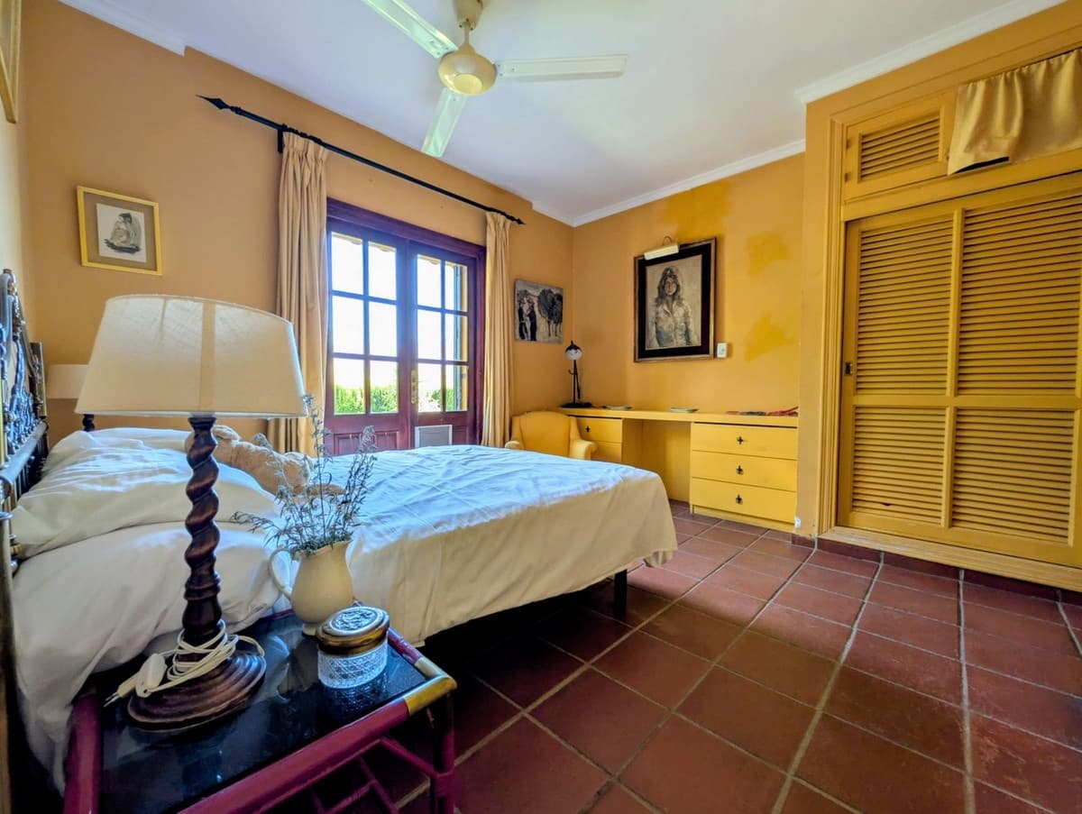 2 bedroom Villa for sale in Monda with pool - € 495,000 (Ref: 10039258)