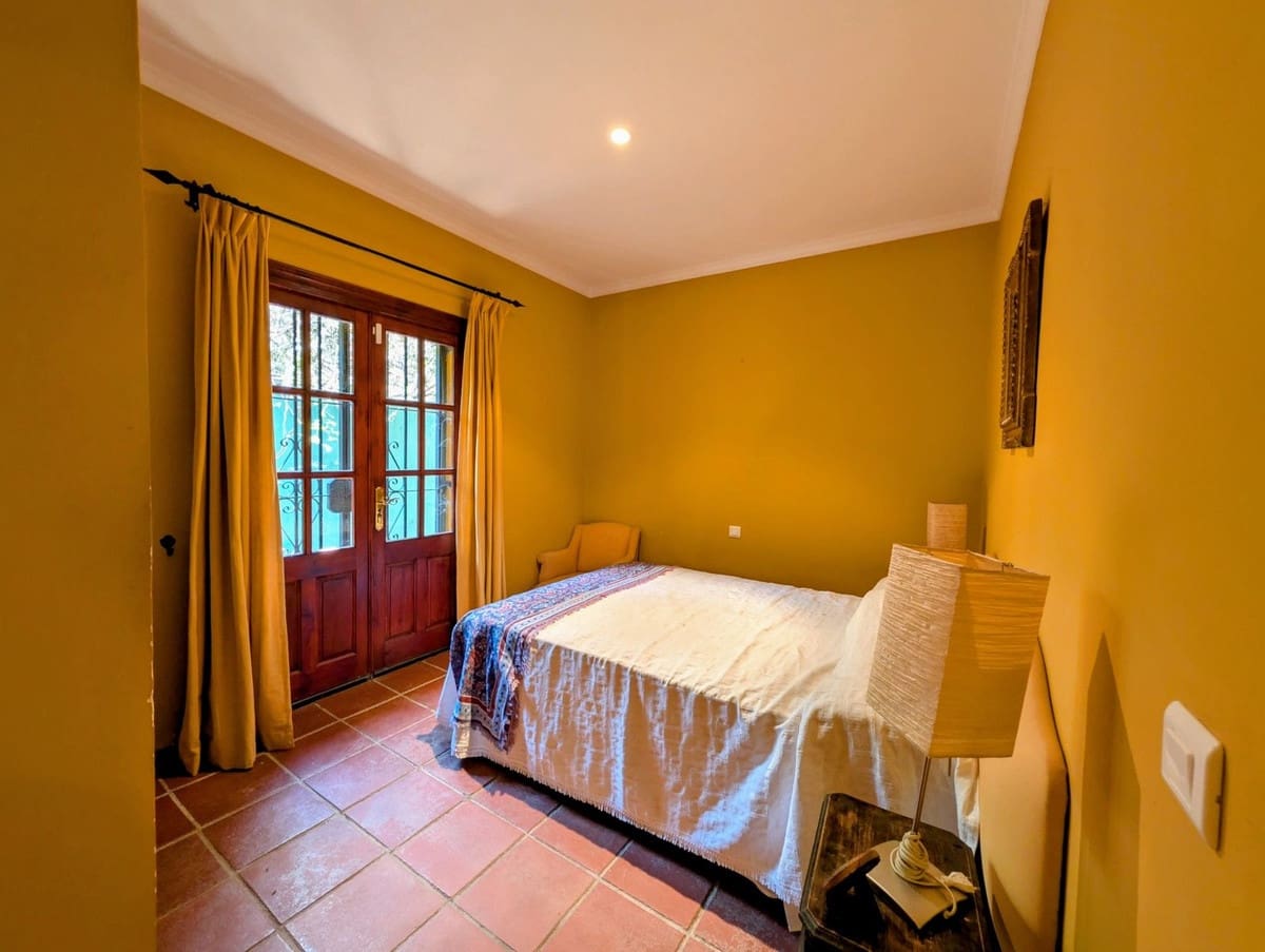 2 bedroom Villa for sale in Monda with pool - € 495,000 (Ref: 10039258)