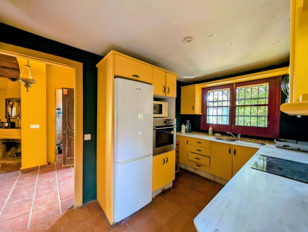 2 bedroom Villa for sale in Monda with pool - € 495,000 (Ref: 10039258)
