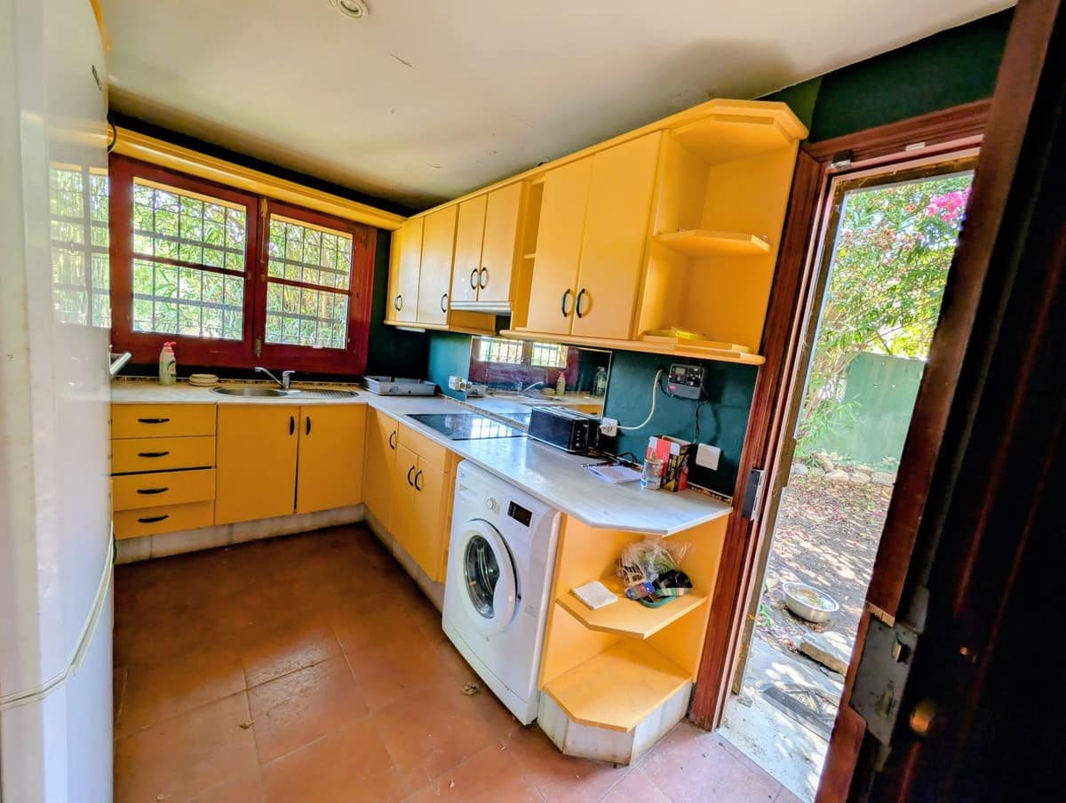 2 bedroom Villa for sale in Monda with pool - € 495,000 (Ref: 10039258)