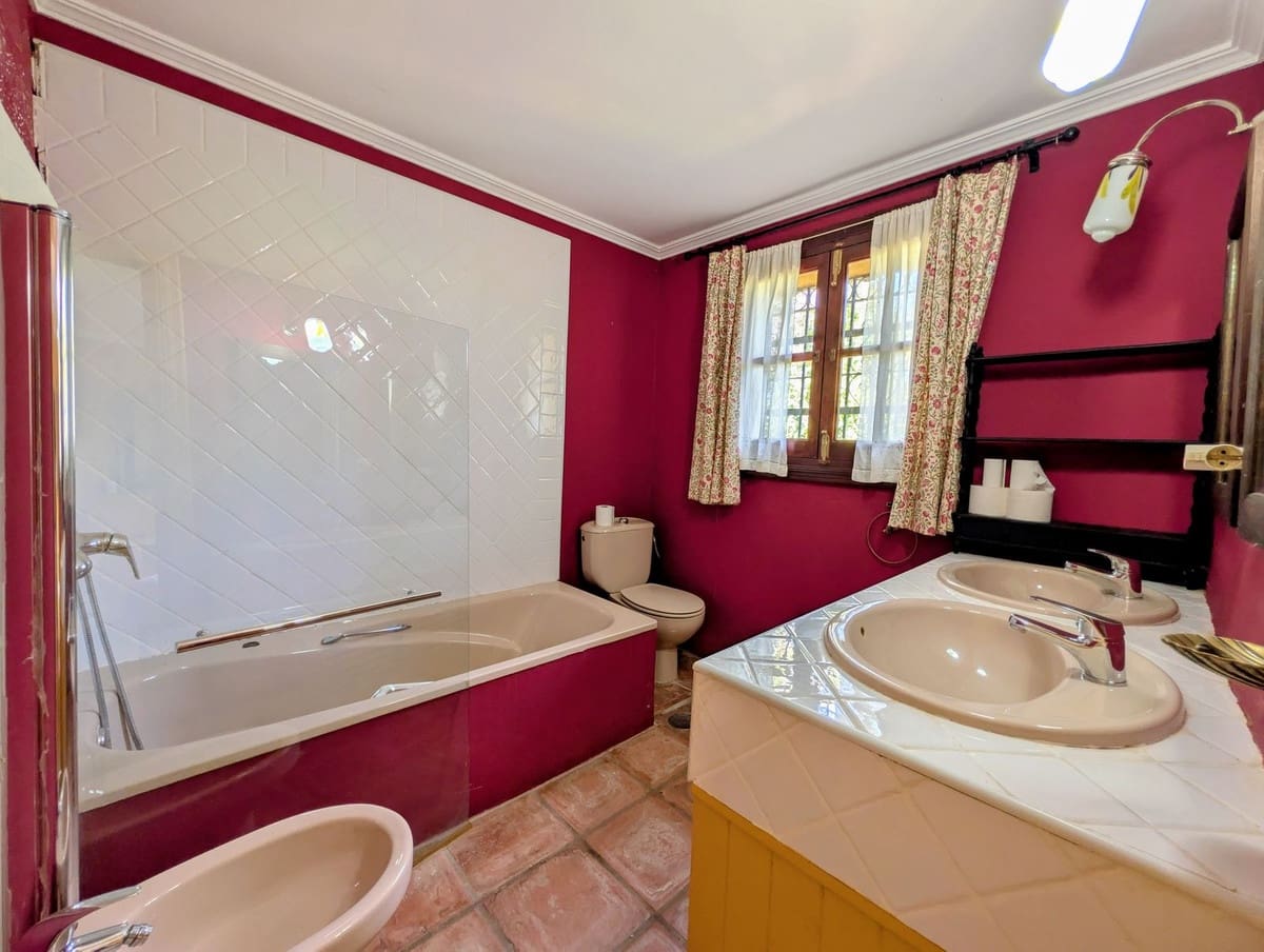 2 bedroom Villa for sale in Monda with pool - € 495,000 (Ref: 10039258)
