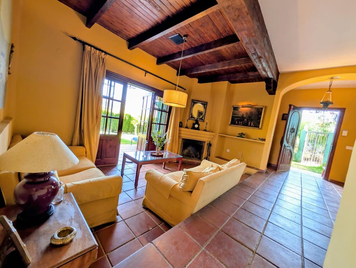 2 bedroom Villa for sale in Monda with pool - € 495,000 (Ref: 10039258)