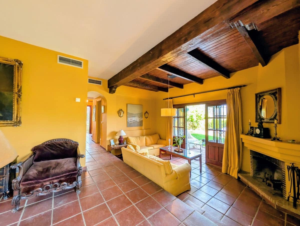 2 bedroom Villa for sale in Monda with pool - € 495,000 (Ref: 10039258)