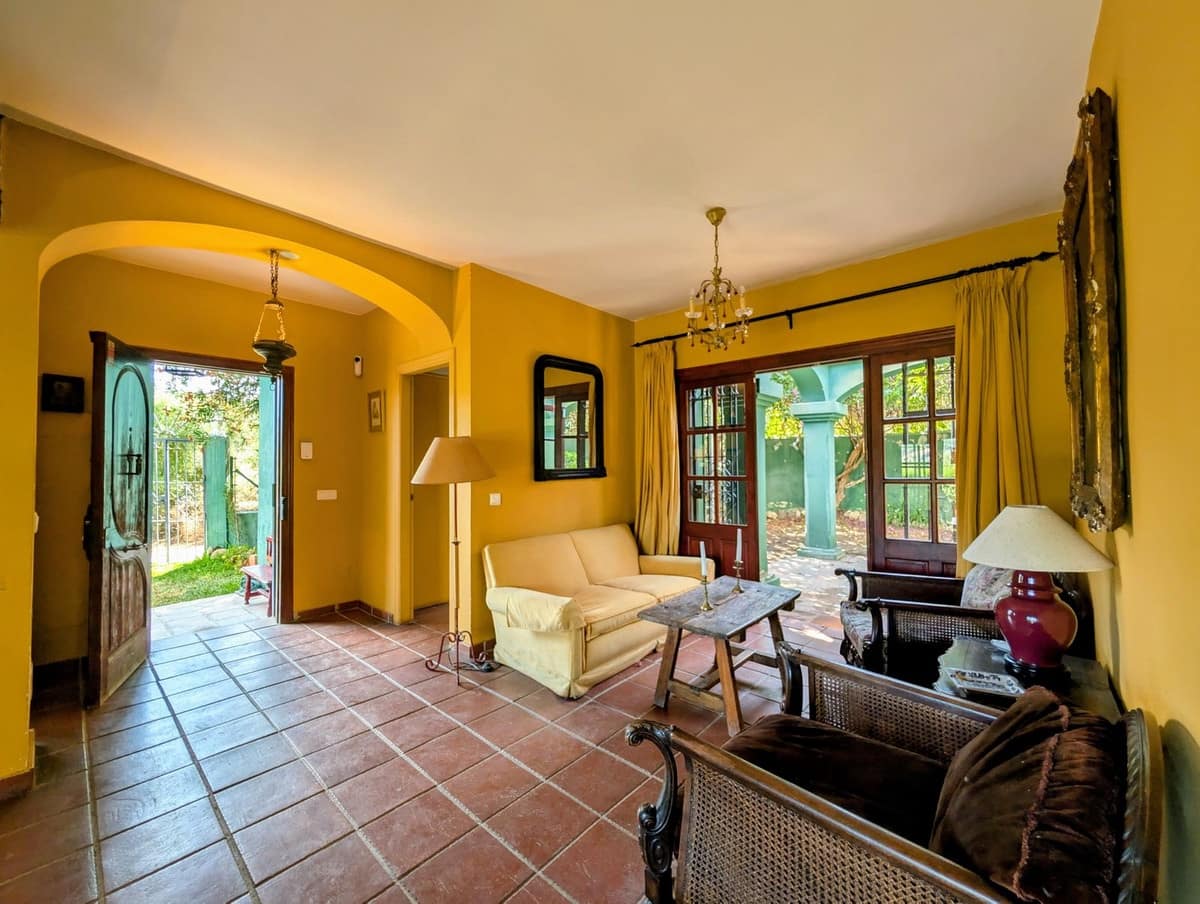 2 bedroom Villa for sale in Monda with pool - € 495,000 (Ref: 10039258)