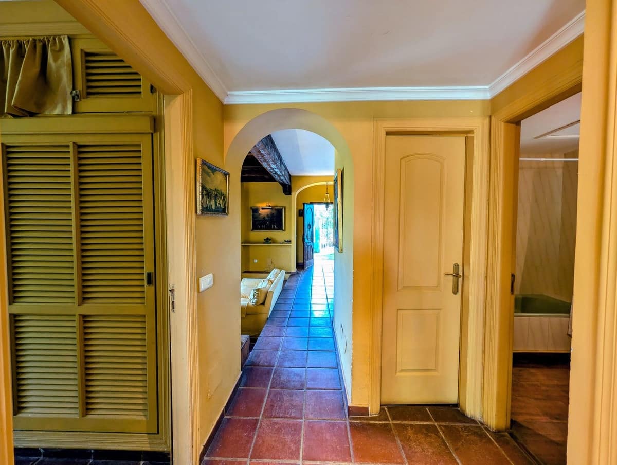 2 bedroom Villa for sale in Monda with pool - € 495,000 (Ref: 10039258)