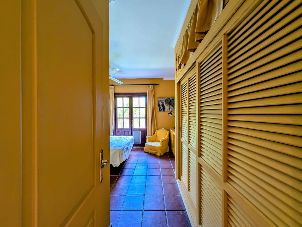 2 bedroom Villa for sale in Monda with pool - € 495,000 (Ref: 10039258)