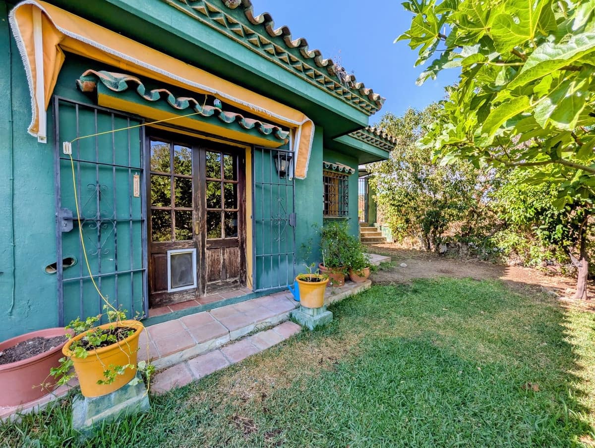 2 bedroom Villa for sale in Monda with pool - € 495,000 (Ref: 10039258)
