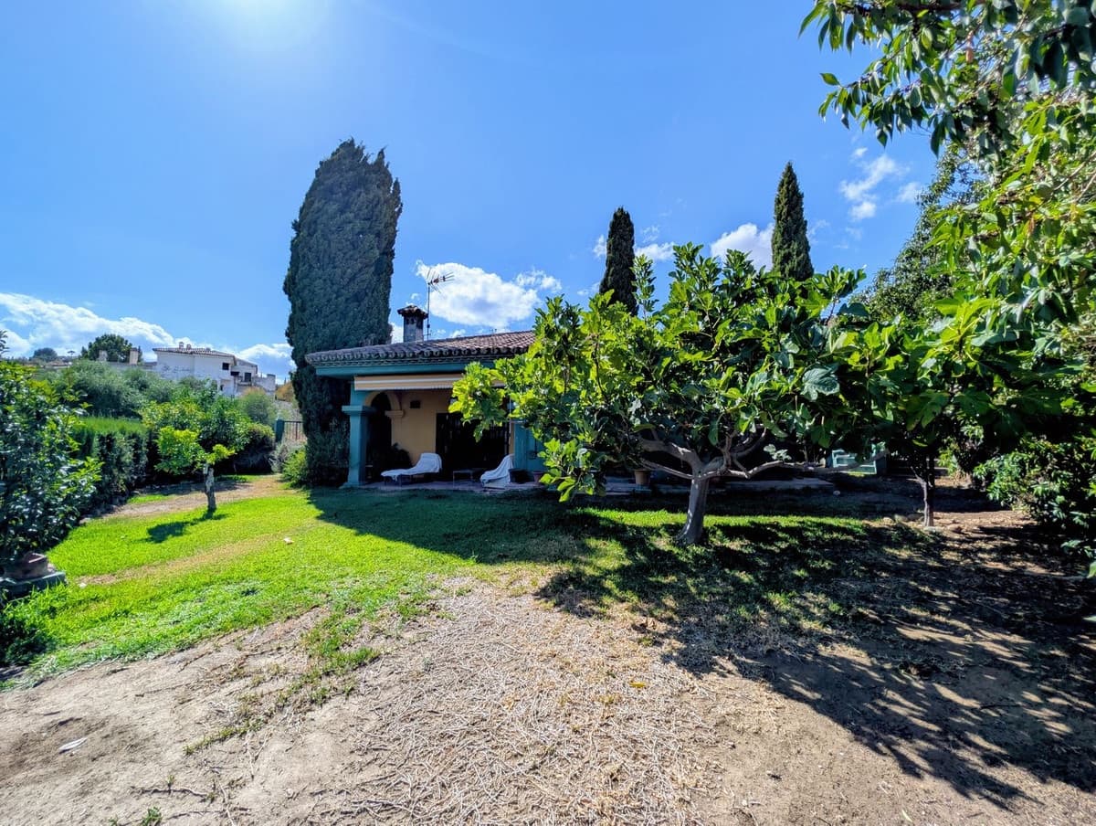 2 bedroom Villa for sale in Monda with pool - € 495,000 (Ref: 10039258)