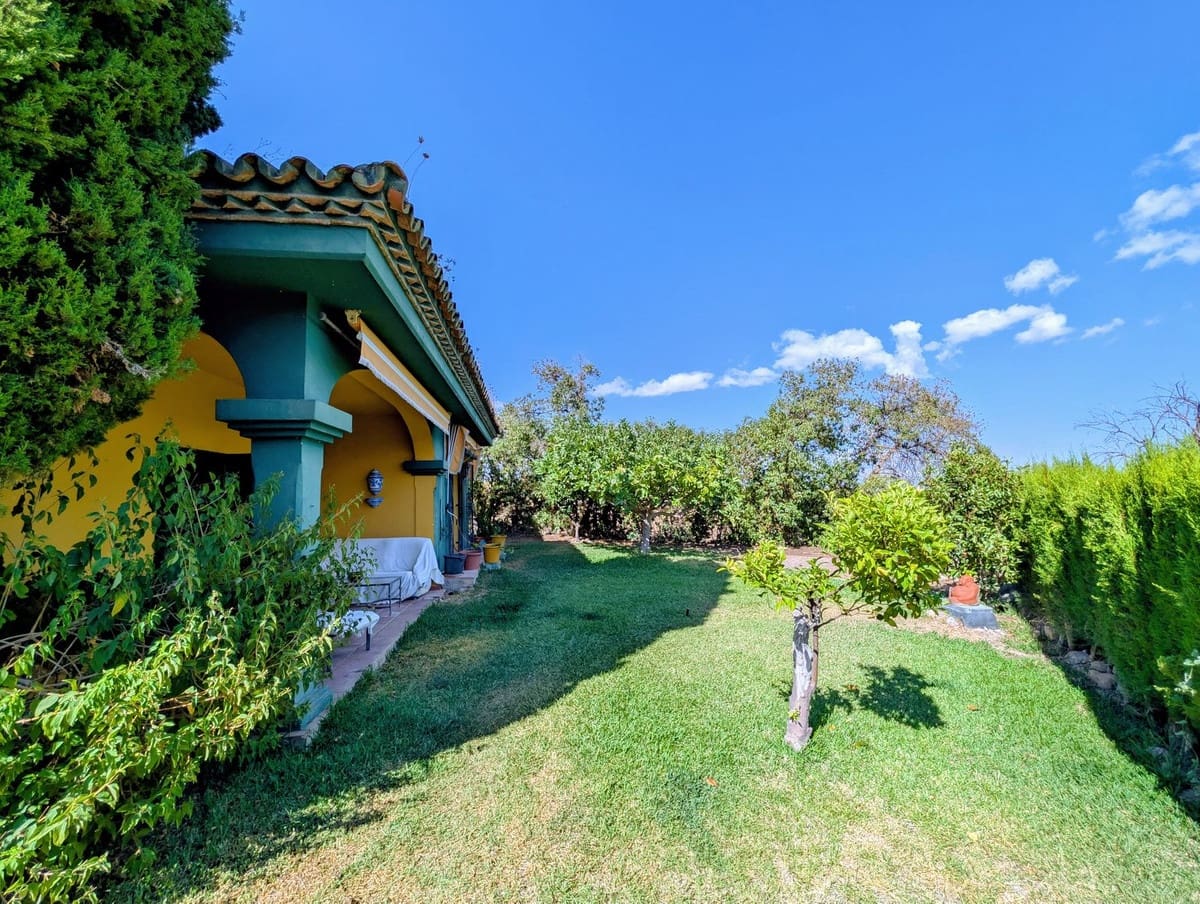 2 bedroom Villa for sale in Monda with pool - € 495,000 (Ref: 10039258)
