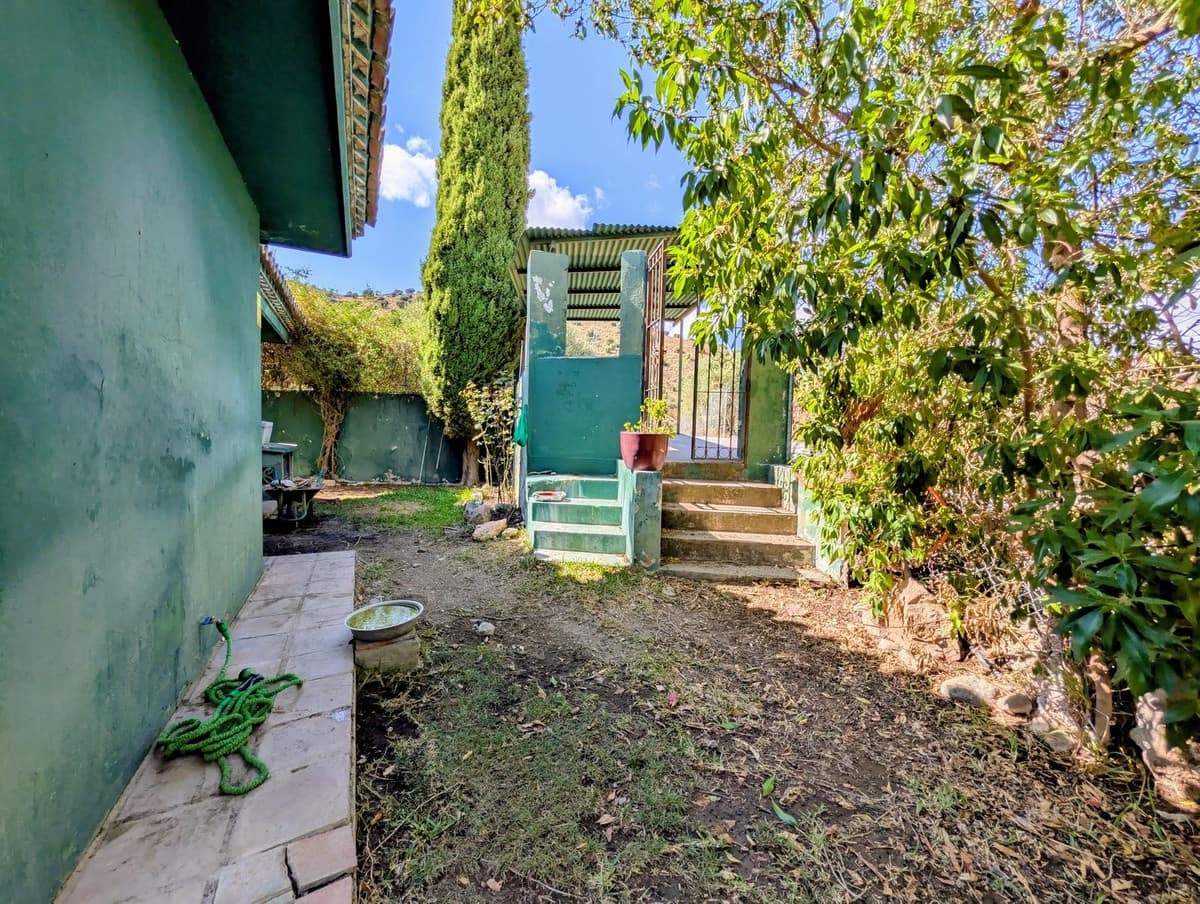 2 bedroom Villa for sale in Monda with pool - € 495,000 (Ref: 10039258)
